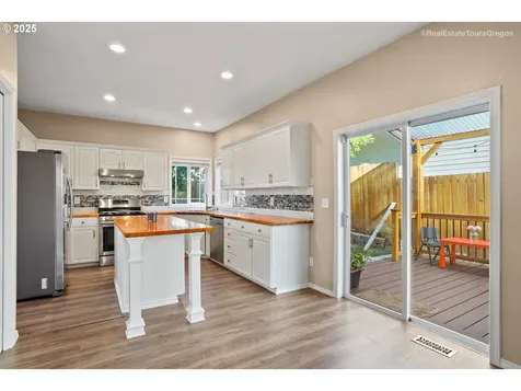 5813 SE Snowberry Court Hillsboro OR 97123