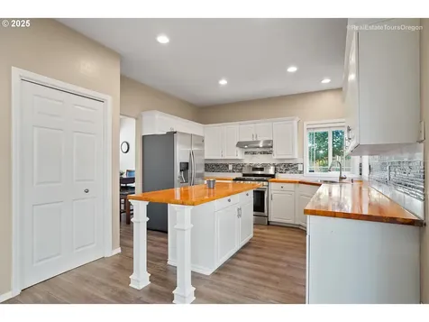 5813 SE Snowberry Court Hillsboro OR 97123