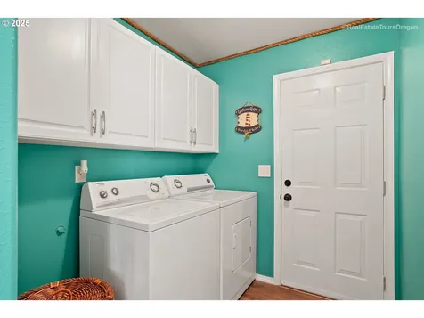 5813 SE Snowberry Court Hillsboro OR 97123