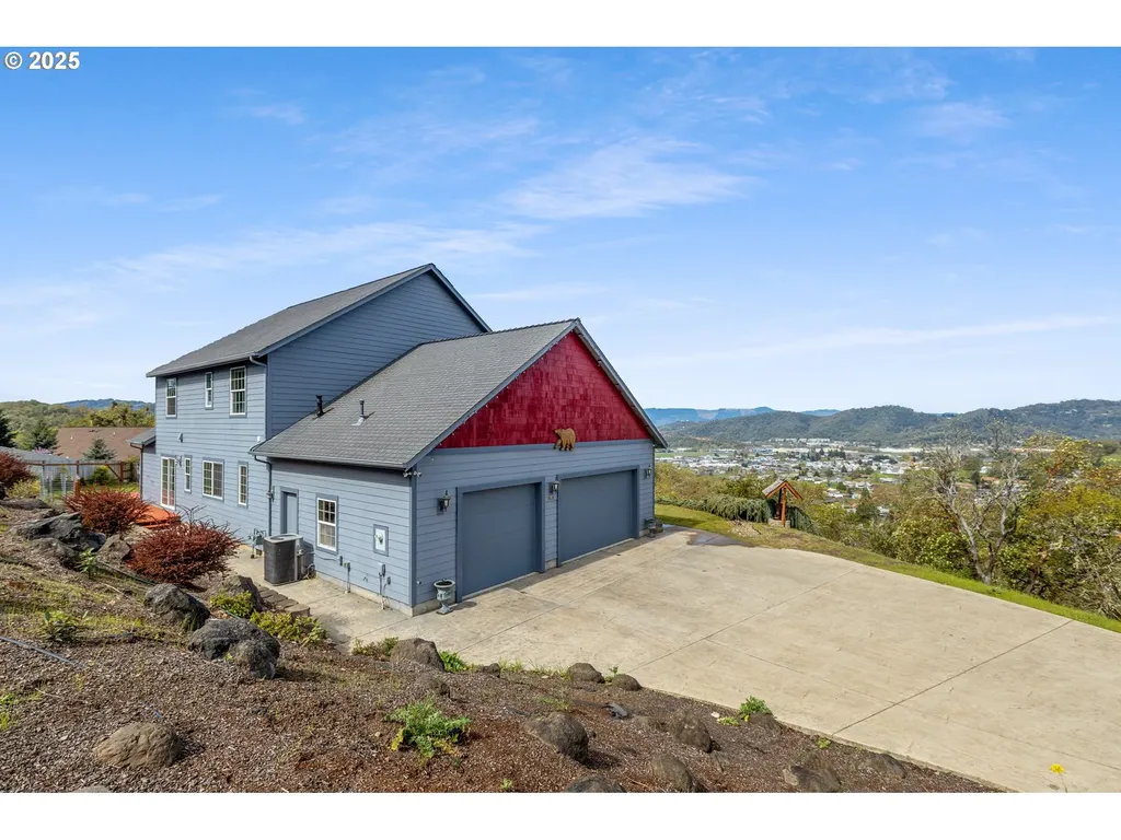1548 NE Rocky Ridge Drive Roseburg OR 97470