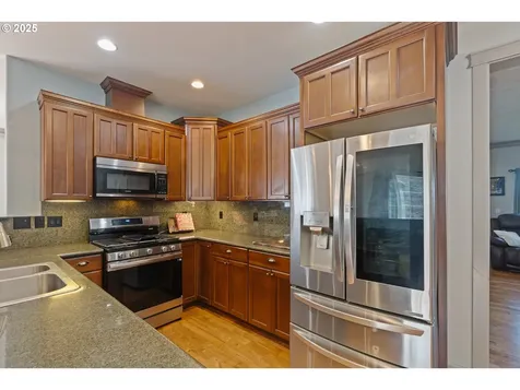1548 NE Rocky Ridge Drive Roseburg OR 97470