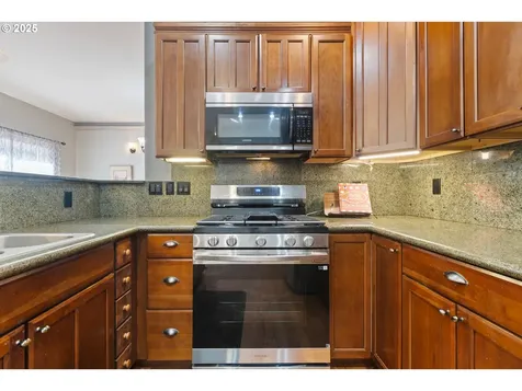 1548 NE Rocky Ridge Drive Roseburg OR 97470
