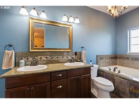 1548 NE Rocky Ridge Drive Roseburg OR 97470