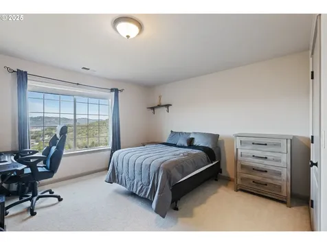 1548 NE Rocky Ridge Drive Roseburg OR 97470