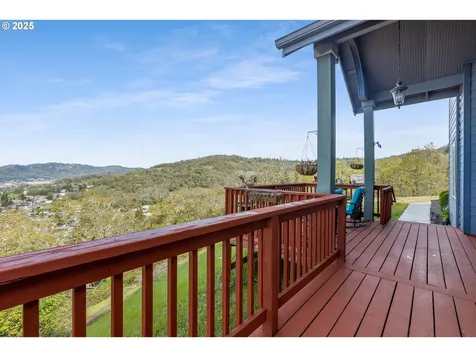 1548 NE Rocky Ridge Drive Roseburg OR 97470