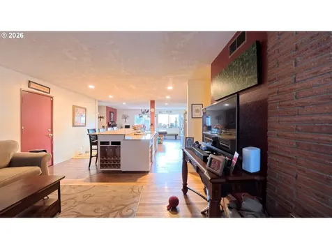 908 Browning Avenue S Salem OR 97302
