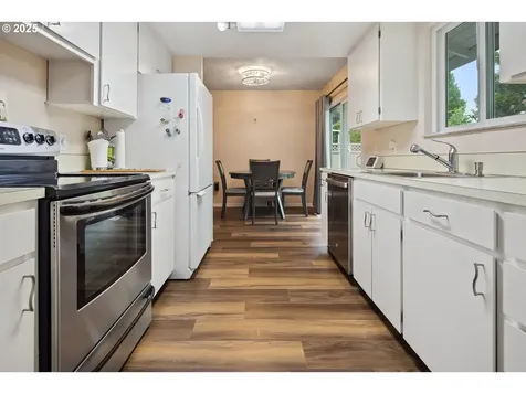 15580 SW Royalty Parkway Portland OR 97224