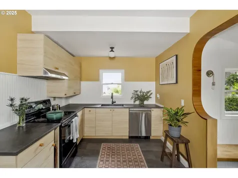 7033 SE 77th Avenue Portland OR 97206
