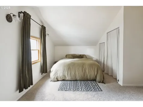 7033 SE 77th Avenue Portland OR 97206