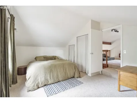 7033 SE 77th Avenue Portland OR 97206
