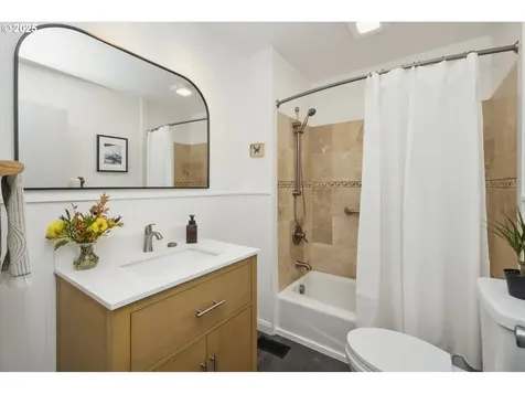 7033 SE 77th Avenue Portland OR 97206
