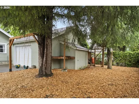 7033 SE 77th Avenue Portland OR 97206