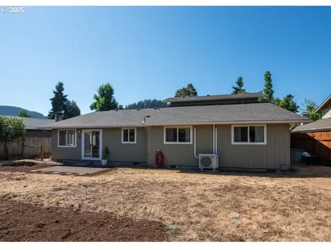 439 64th Street Springfield OR 97478