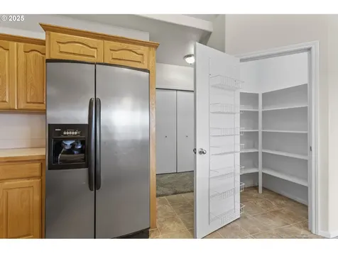 1656 Iron Horse Road Eugene OR 97402
