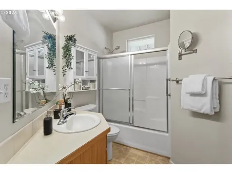 1656 Iron Horse Road Eugene OR 97402