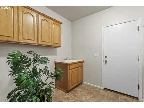 1656 Iron Horse Road Eugene OR 97402