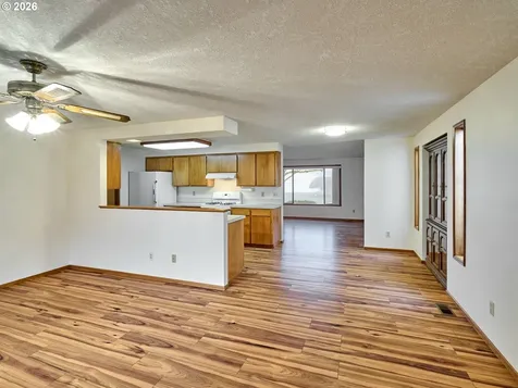 2096 Camellia Way Woodburn OR 97071