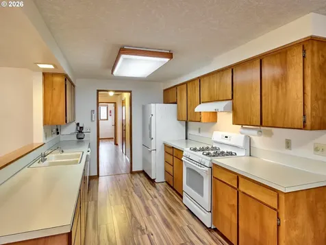 2096 Camellia Way Woodburn OR 97071