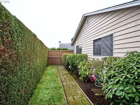 2096 Camellia Way Woodburn OR 97071