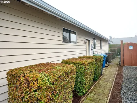 2096 Camellia Way Woodburn OR 97071