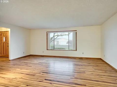 2096 Camellia Way Woodburn OR 97071