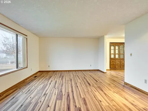 2096 Camellia Way Woodburn OR 97071