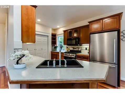 3769 Julia Loop Eugene OR 97404
