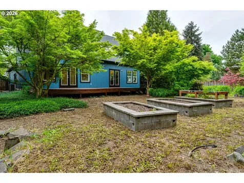 3769 Julia Loop Eugene OR 97404
