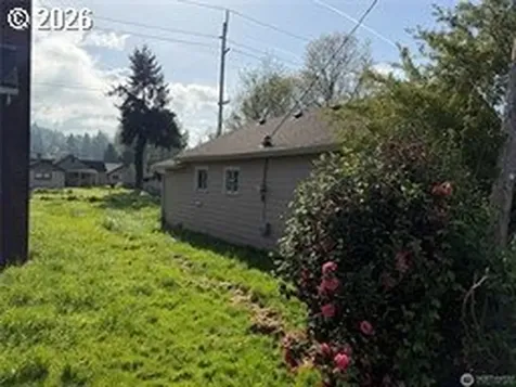 1216 N 1st Avenue Kelso WA 98626