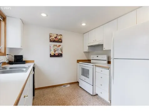 3011 SE 81st Avenue Portland OR 97206