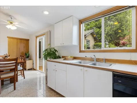 3011 SE 81st Avenue Portland OR 97206