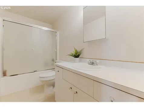 3011 SE 81st Avenue Portland OR 97206