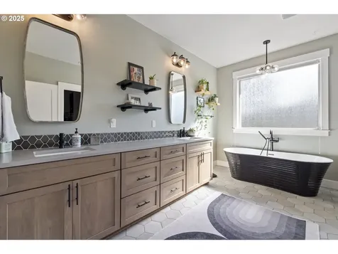 2113 Willamette Falls Drive West Linn OR 97068