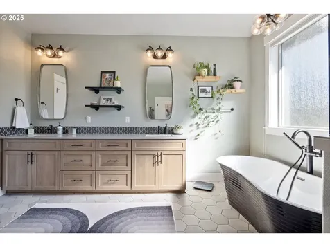 2113 Willamette Falls Drive West Linn OR 97068