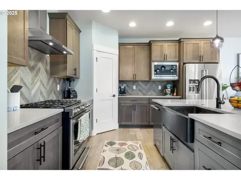 2113 Willamette Falls Drive West Linn OR 97068