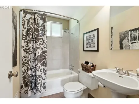 7149 SW 3rd Avenue Portland OR 97219