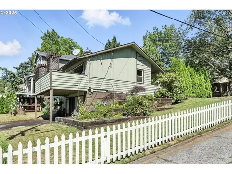 7149 SW 3rd Avenue Portland OR 97219