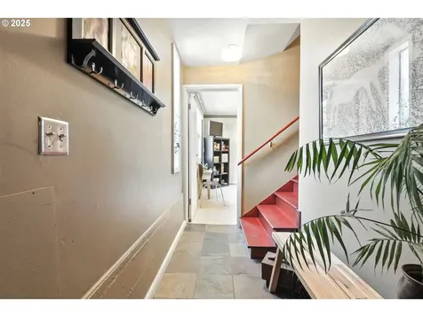 7149 SW 3rd Avenue Portland OR 97219