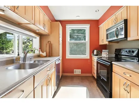 7149 SW 3rd Avenue Portland OR 97219