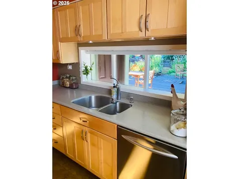 7149 SW 3rd Avenue Portland OR 97219