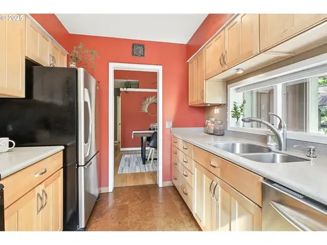 7149 SW 3rd Avenue Portland OR 97219