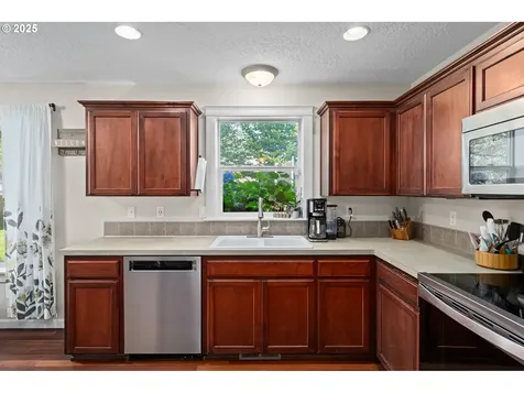 720 E Azalea Street Yamhill OR 97148