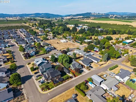 720 E Azalea Street Yamhill OR 97148