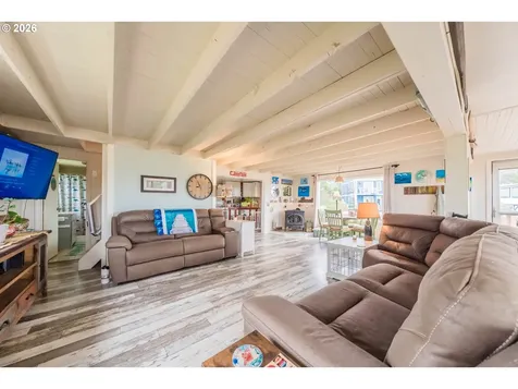 1170 NW 8th Court Lincoln City OR 97367