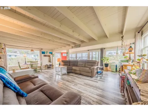 1170 NW 8th Court Lincoln City OR 97367