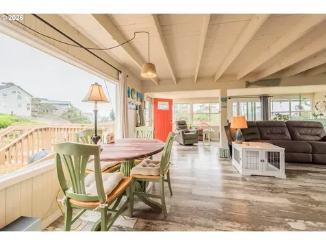 1170 NW 8th Court Lincoln City OR 97367