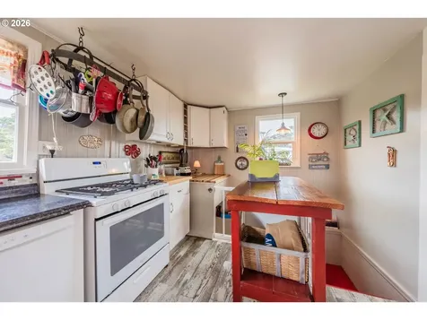 1170 NW 8th Court Lincoln City OR 97367