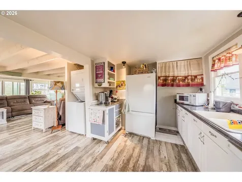 1170 NW 8th Court Lincoln City OR 97367