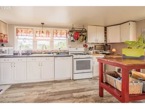 1170 NW 8th Court Lincoln City OR 97367