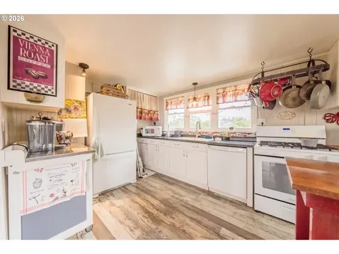1170 NW 8th Court Lincoln City OR 97367